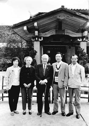 1990年，配同赵朴老一行在武夷山庄。.jpg