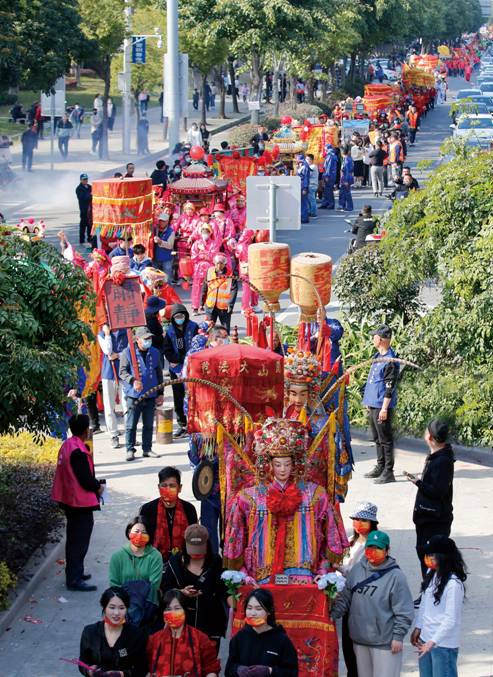 游神由来已久，寄寓丰富，2024年春节福州游神吸引了民众的眼球.jpg